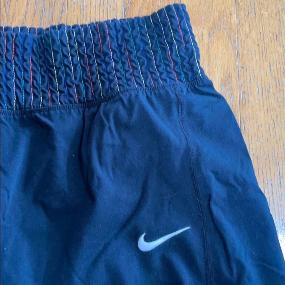 NWOT Nike Dri-Fit Capri Workout pants. Size L - Picture 2 of 4